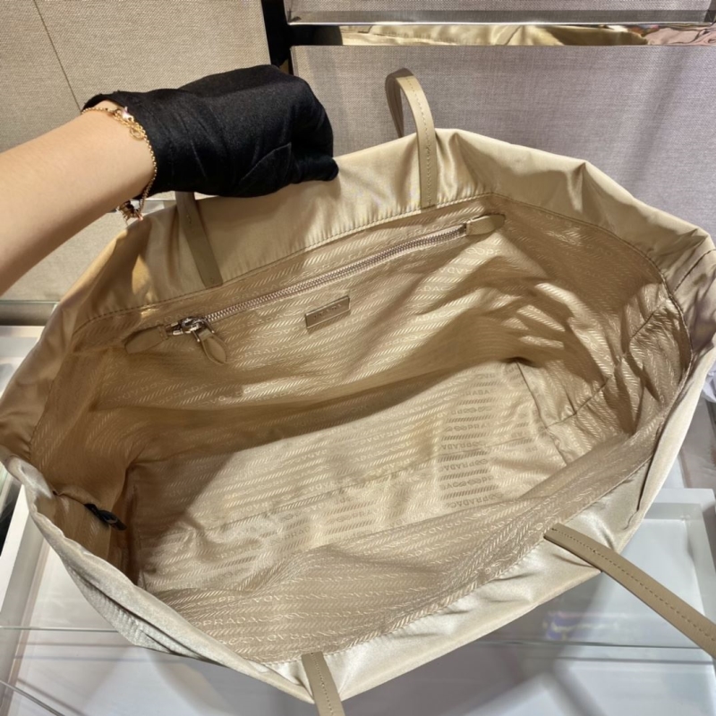 Pra*a tote bags